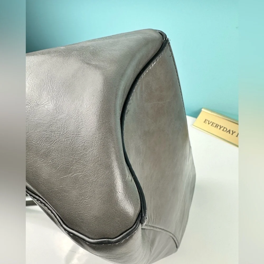 Nine West ladies gray leather handbag, excellent condition